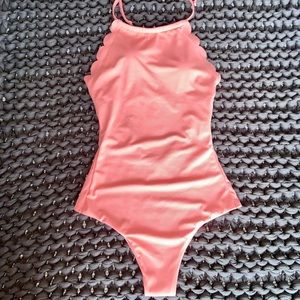 VANILLA BEACH SCALLOPED SLIMMING ONE PIECE BATHING SUIT | Size Small